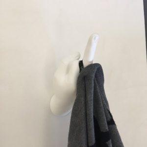 hanger-hand-finger-appendiabito-bianca-opaca-3