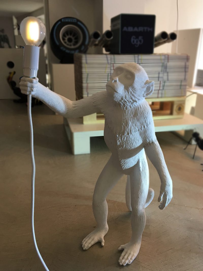 MONKEY lampada scimmia bianca in piedi - Soul Light Design